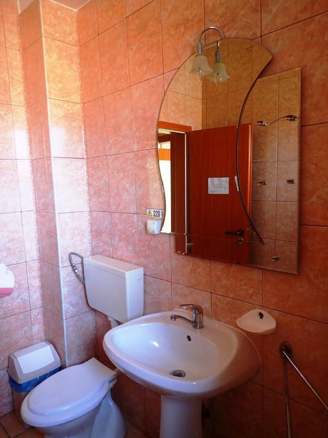 Vila Zuela Buzias Luaran gambar