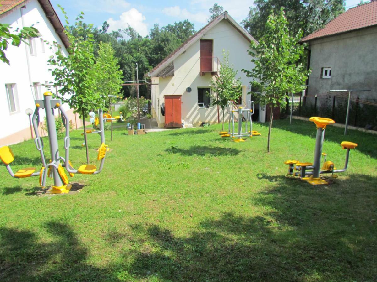 Vila Zuela Buzias Luaran gambar