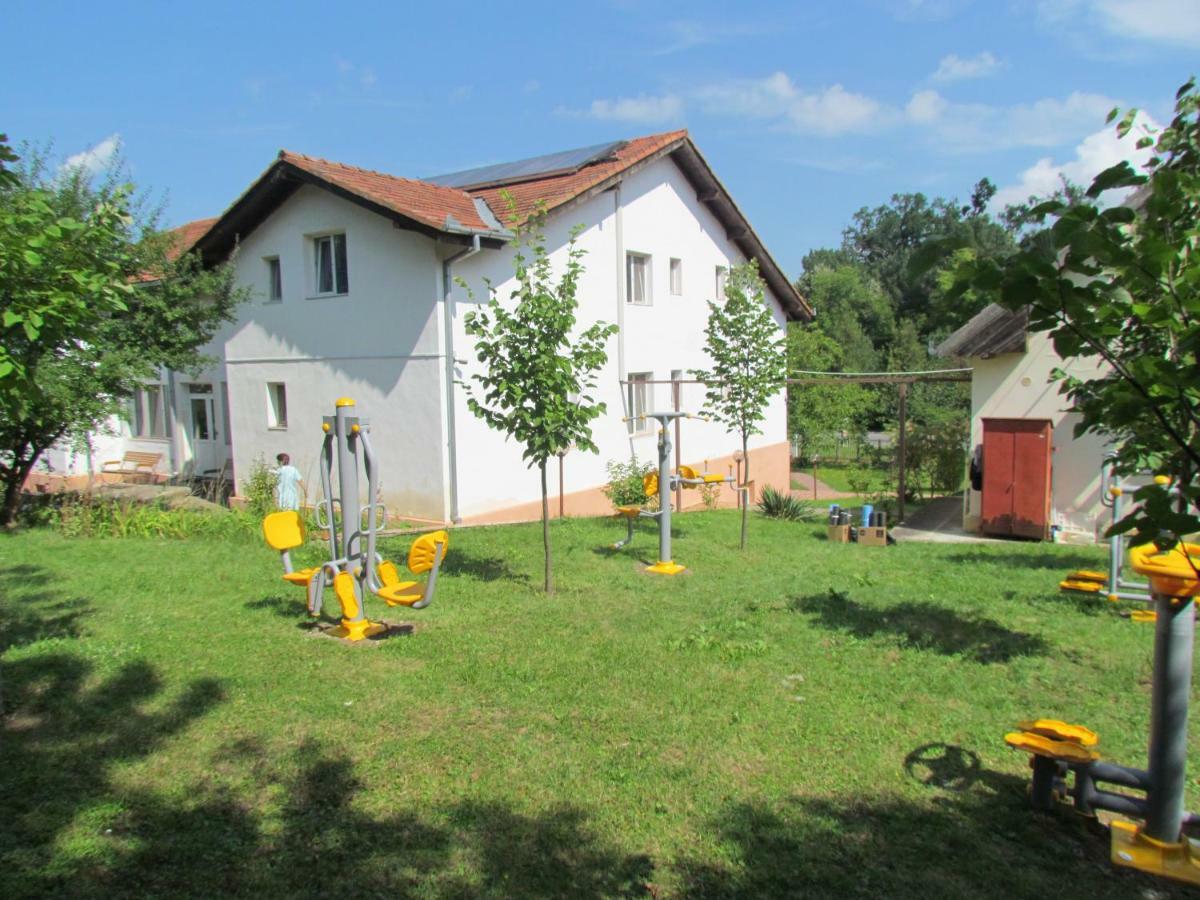Vila Zuela Buzias Luaran gambar
